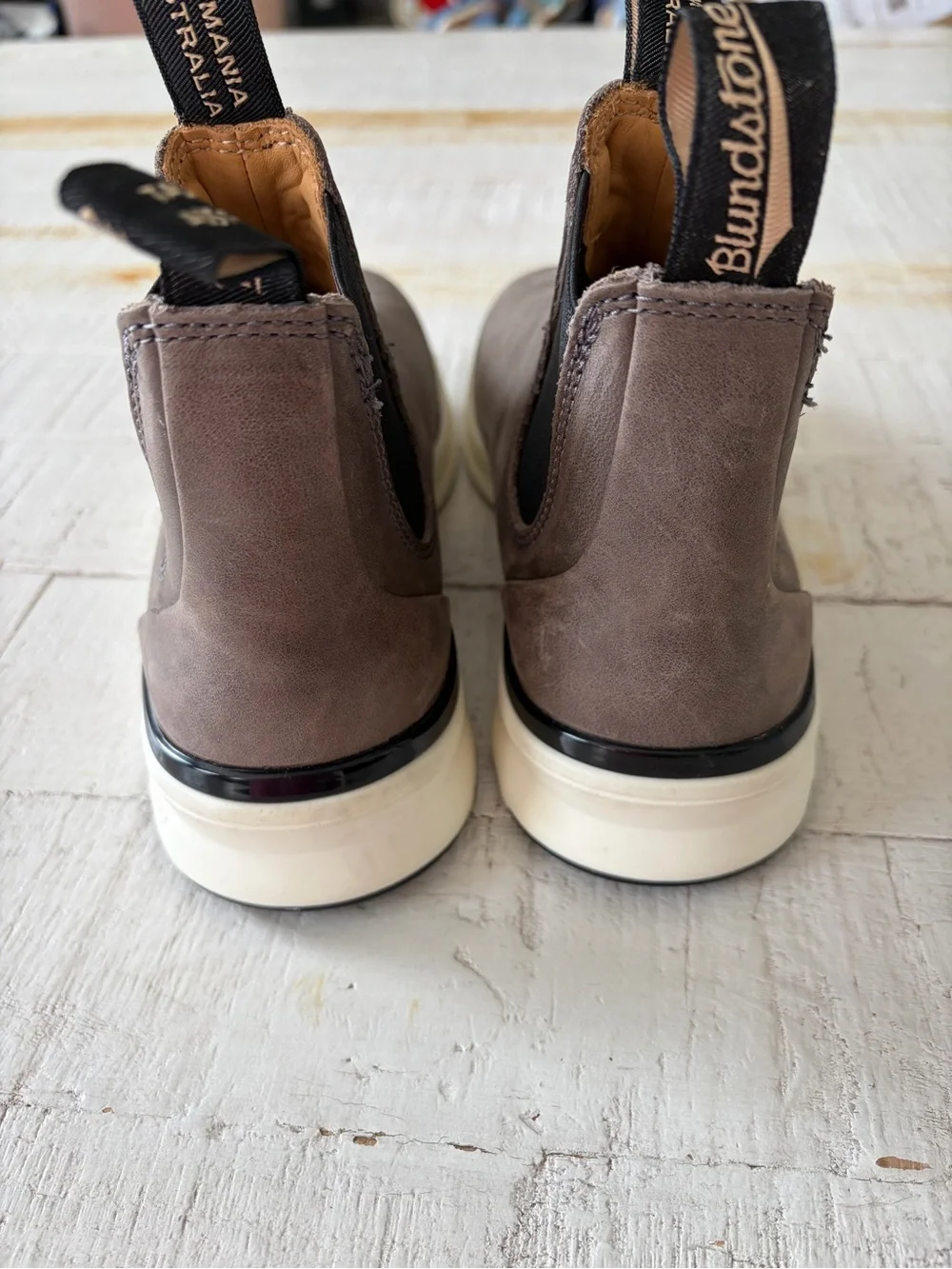 Blundstone Chelsea Sneaker Boots NWOT Big Kids size 3 Leather Pull On Dark Taupe